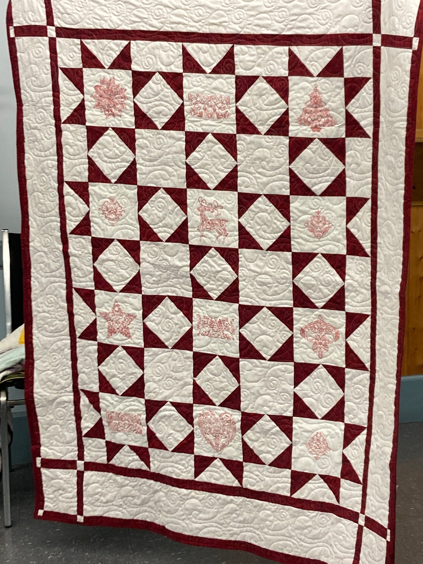 Throw quilt, Red and White Christmas