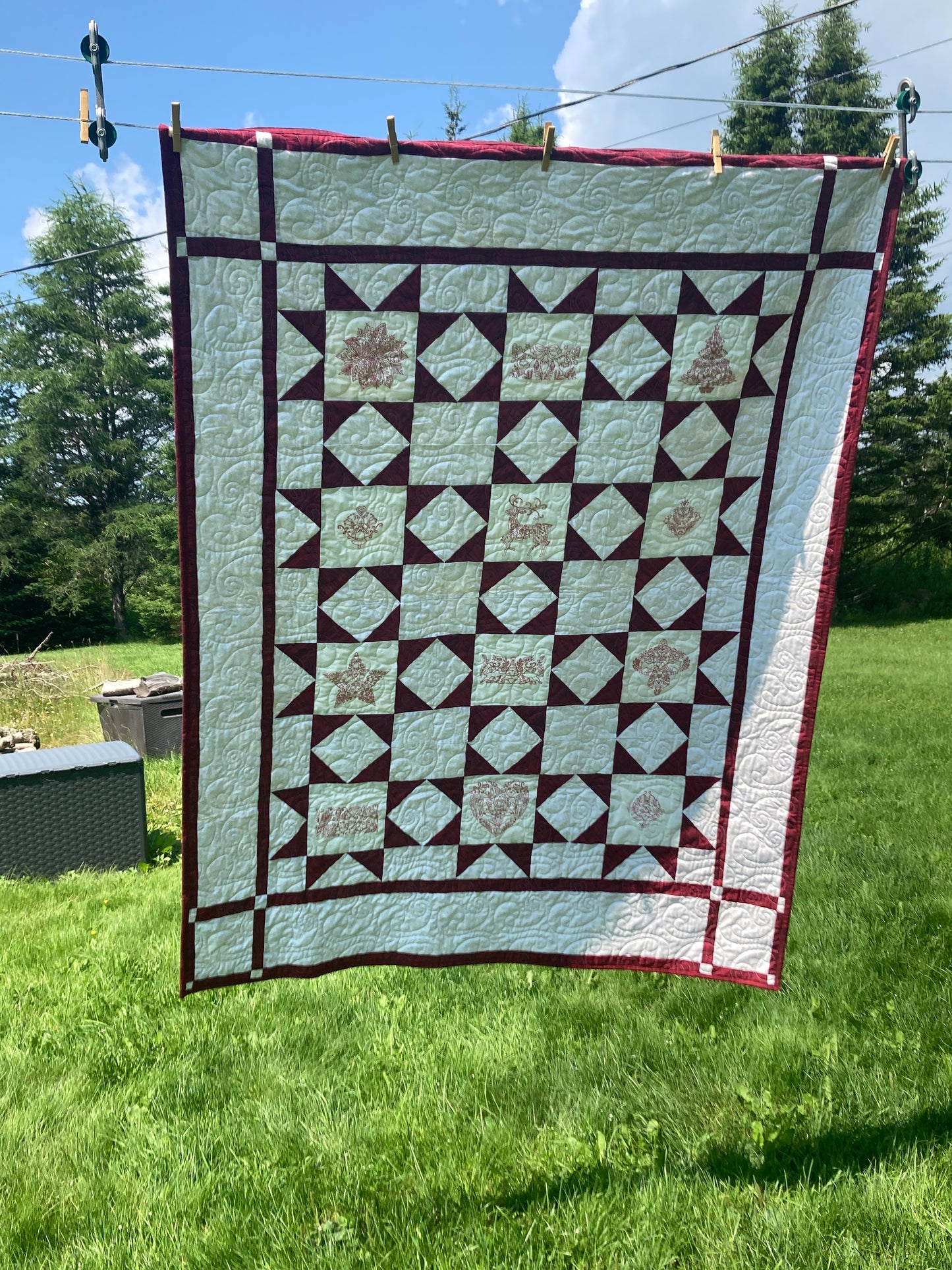 Throw quilt, Red and White Christmas