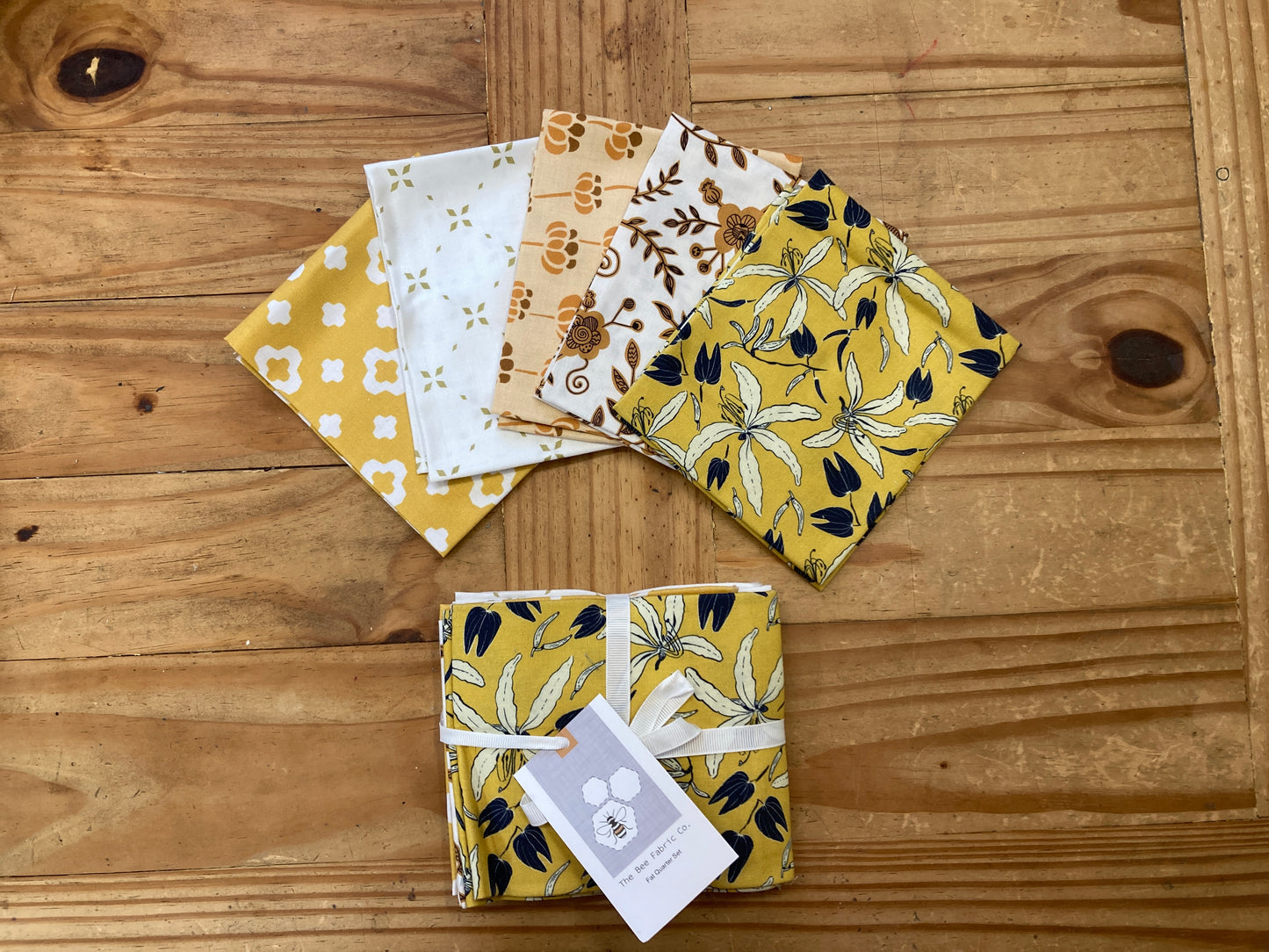 Country Side Fat Quarter Set (5 pieces) by The Bee Fabric Co.